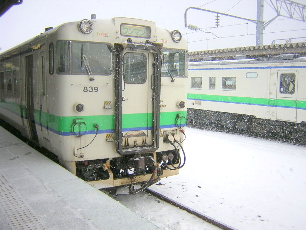 雪と列車画像