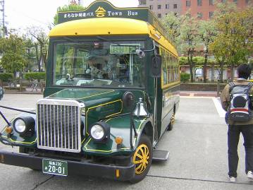 会津若松市内を走るクラシックバス写真