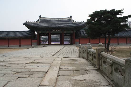 韓国最古の橋・錦川橋と進善門写真