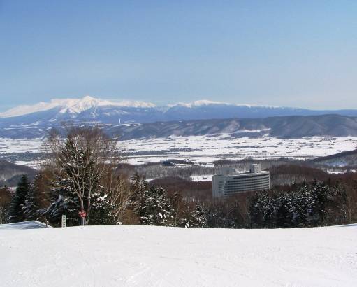 富良野スキー場と青い空写真
