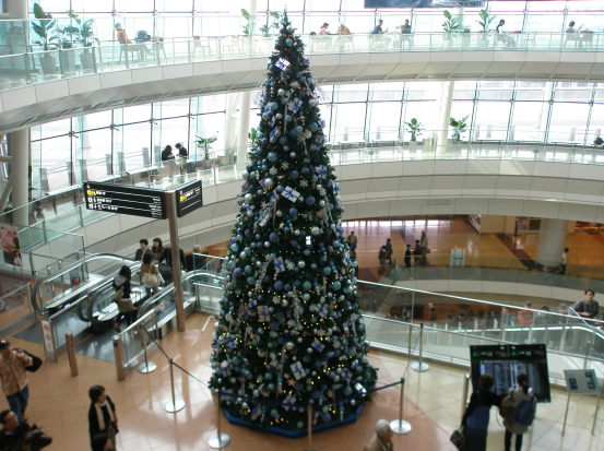 羽田空港第2ターミナル　クリスマスツリー　写真