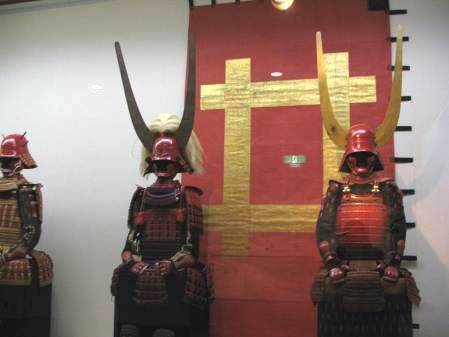 彦根城博物館井伊の赤備え甲冑写真