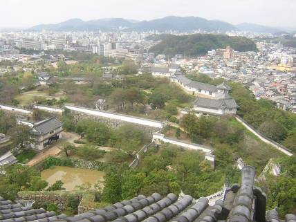 姫路城天守から見た化粧櫓と西の丸写真