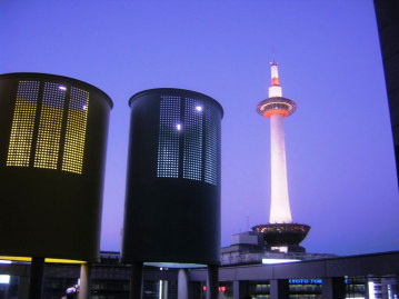 京都駅前の夕景写真