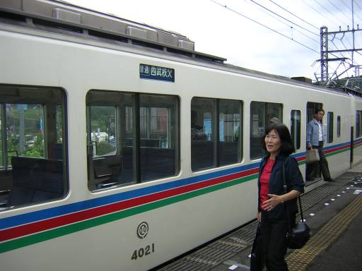 巾着田には西武鉄道が便利です・西武線高麗駅写真