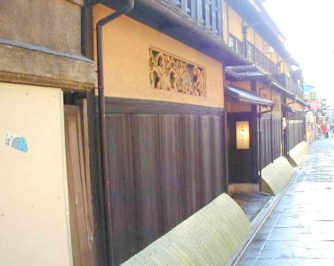 京町家の茶色い木の塀写真・茶色く渋い