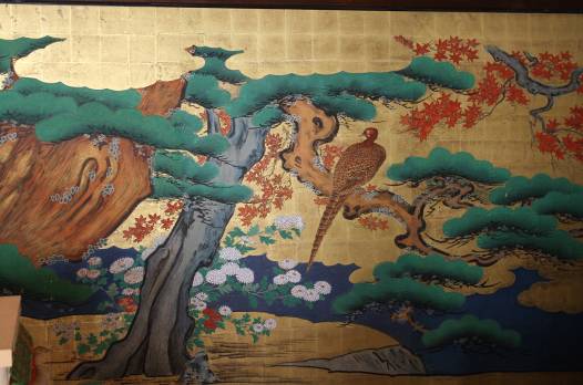 大覚寺式台玄関を飾る狩野永徳筆と言われる見事な襖絵写真