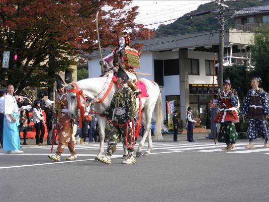 京都時代祭り巴御前の凛々しい武者姿写真