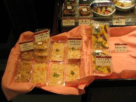 錦市場テイクアウト食材写真・おいしい寿司や、持ち帰りのごはんも良いですね