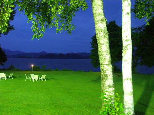 十和田湖の湖畔の夕暮れ写真