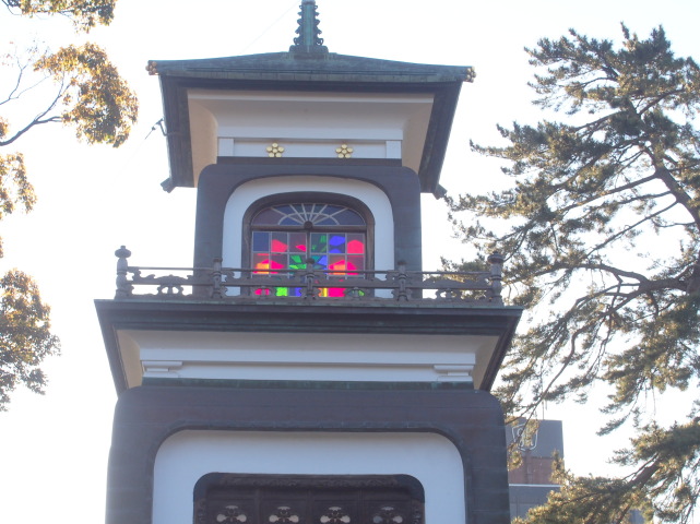 尾山神社神門ステンドグラス画像