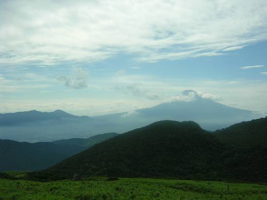 箱根駒ケ岳から眺める神山と富士山写真