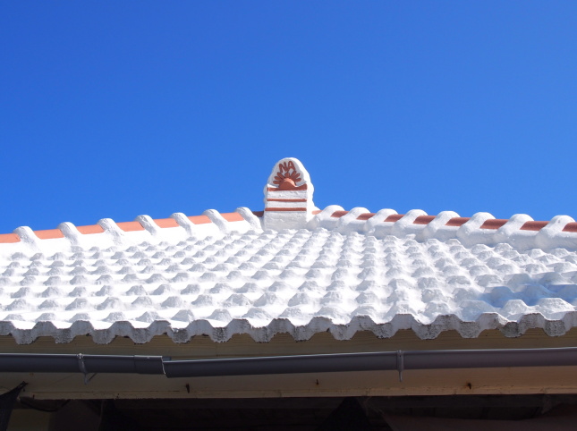 琉球赤瓦屋根画像