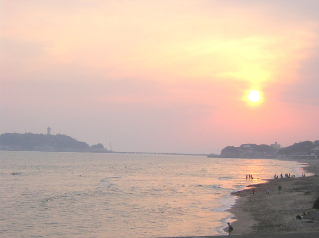 七里ヶ浜海岸の夕日画像