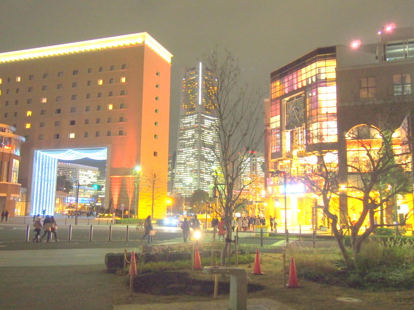 新港中央広場夜景画像