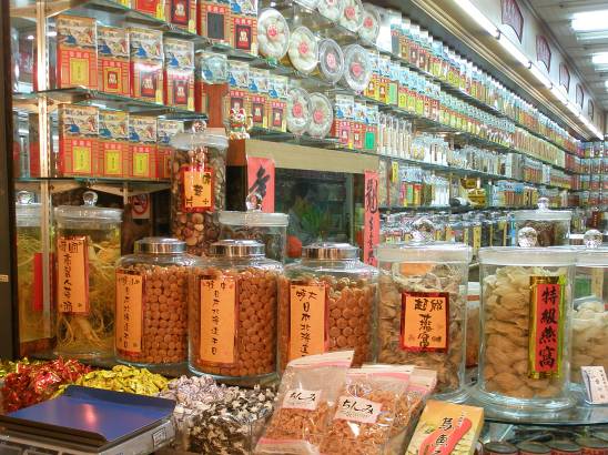 中華食材や珍味が並ぶ迪化街写真