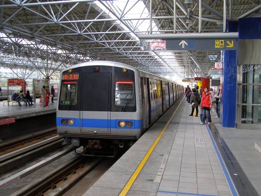 台北捷運MRT・Metroは台北市民の便利な足です・新北投支線写真