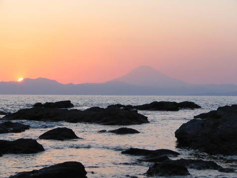 相模湾と夕日写真
