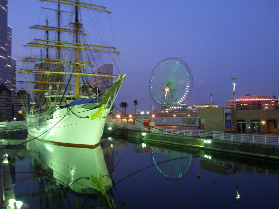帆船日本丸ライトアップ