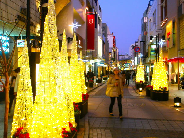 ���l�~�����X�g���[�g