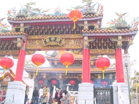 関帝廟には春節の飾りが・１１月３０日から春節燈火
