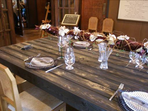 エリスマン邸・フランスのディナーテーブル写真