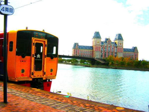 �n�E�X�e���{�X�w�ɒ�Ԃ���n�E�X�e���{�X��