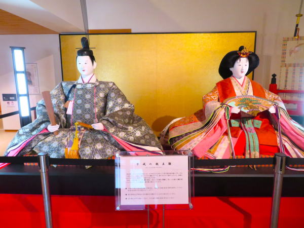 紅花資料館紅花染め等身大雛