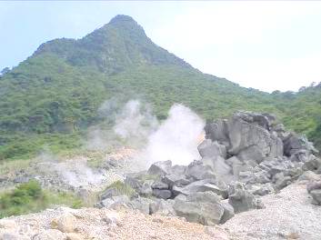 大涌谷箱根火山探訪・大涌谷噴気口写真