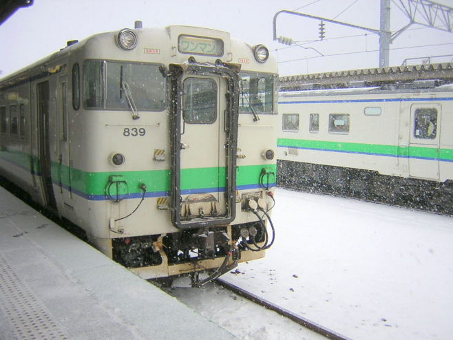 函館駅雪景色画像