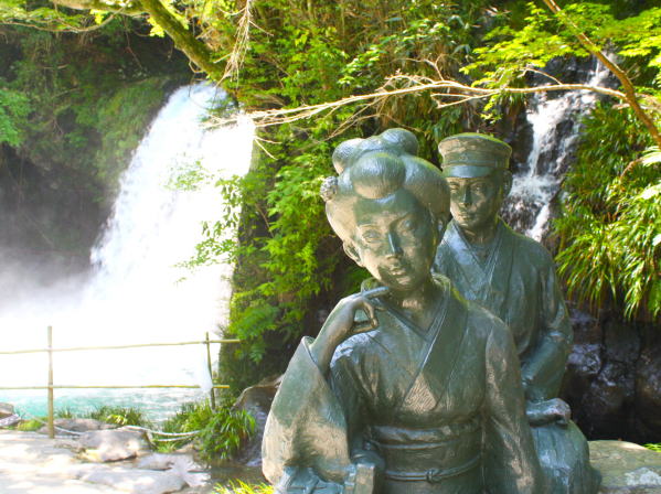 七滝伊豆の踊子像