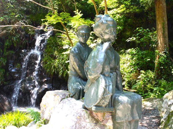 七滝伊豆の踊子像