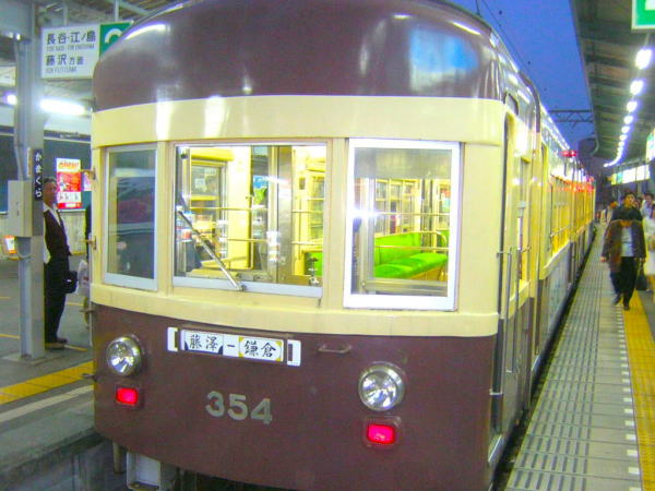 ���q����������