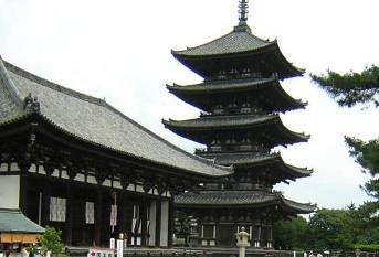 奈良公園花散歩・興福寺五重塔と金堂写真