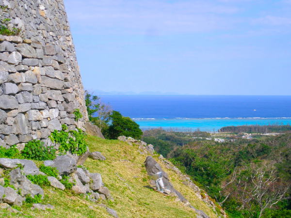 沖縄の海今帰仁城