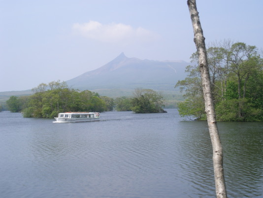 活火山駒ケ岳と大沼