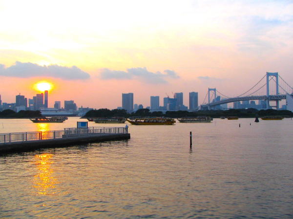 東京の海夕景