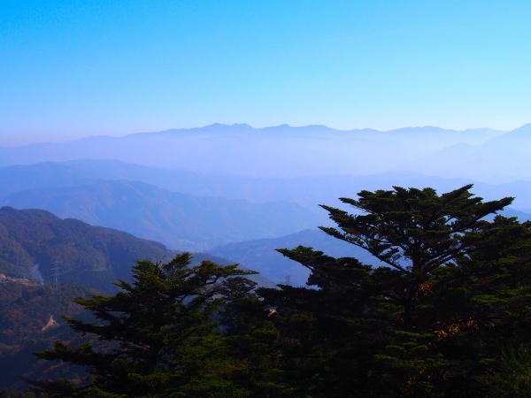 �_�ӎ��W�]�䂩�璭�߂�ΒȎR