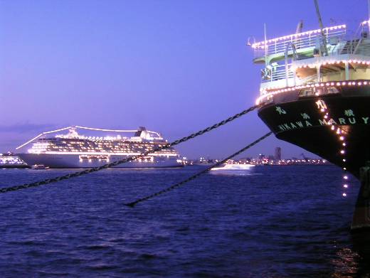 横浜港の夕景　写真