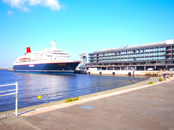 新港埠頭ハンマーヘッド客船