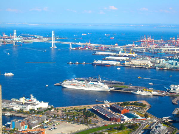 横浜港ランドマークタワーからの眺め